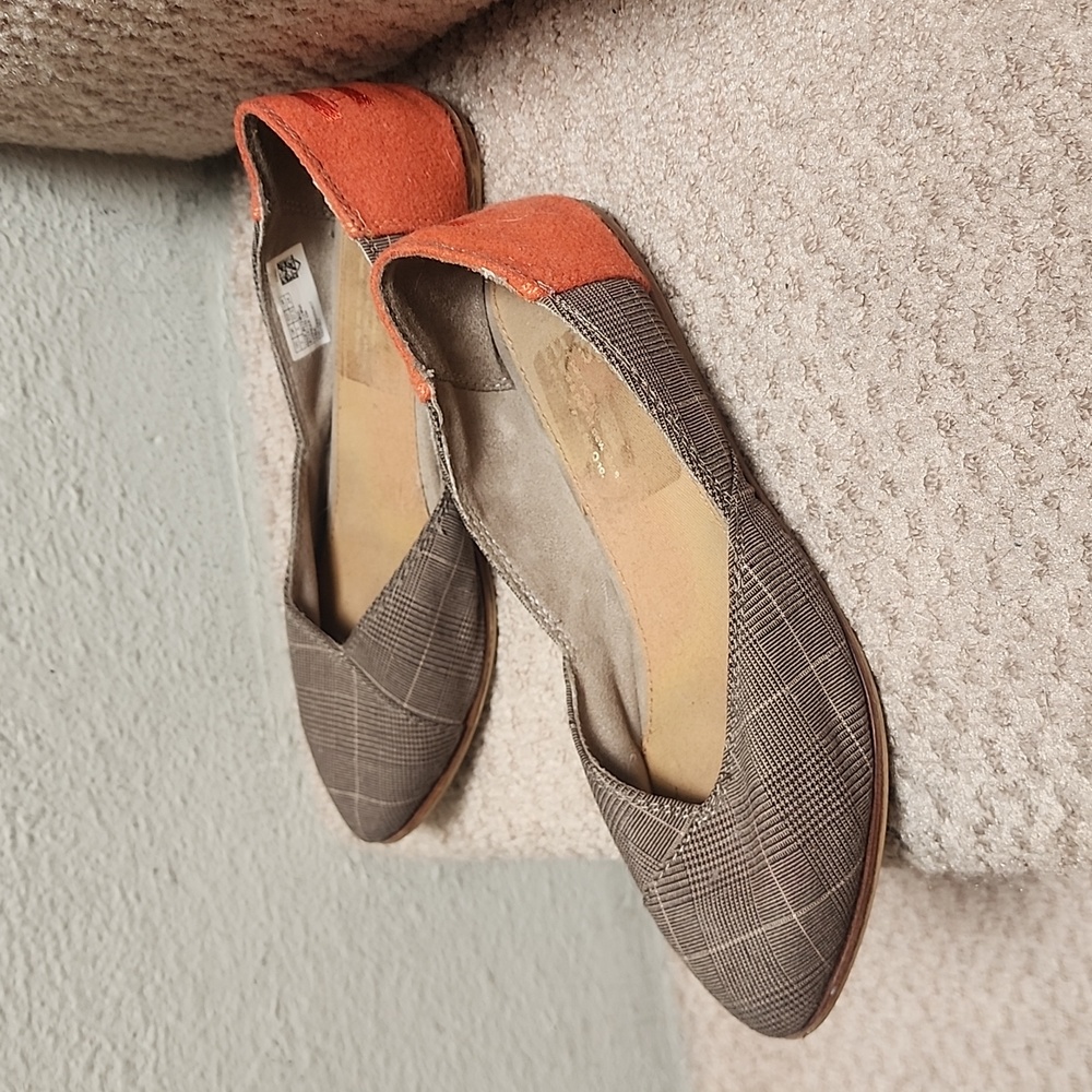 Women's Toms Size 7 Flats